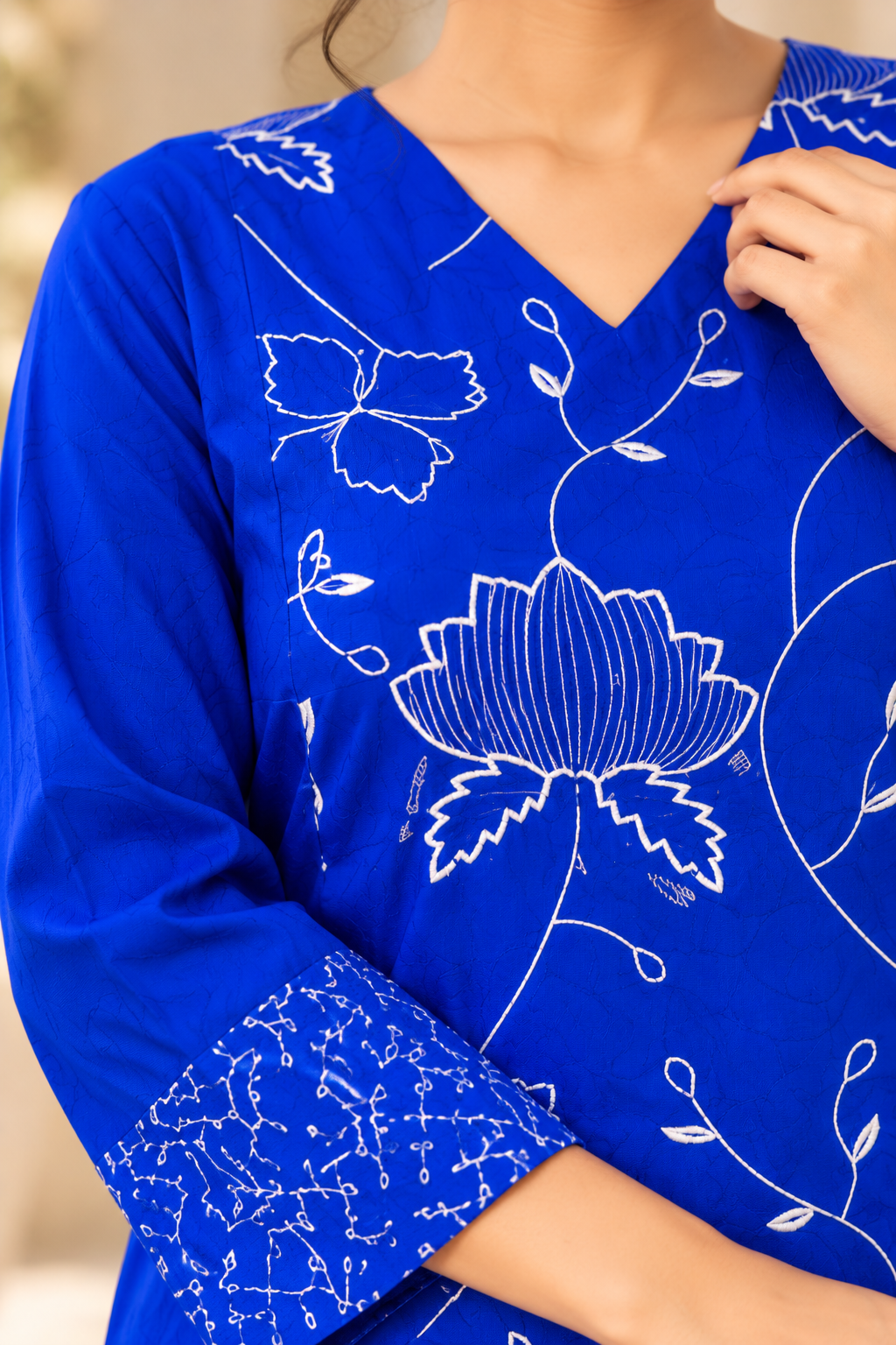 Royal Blue Floral Embroidered Chanderi Kurta Pant Set - View 8